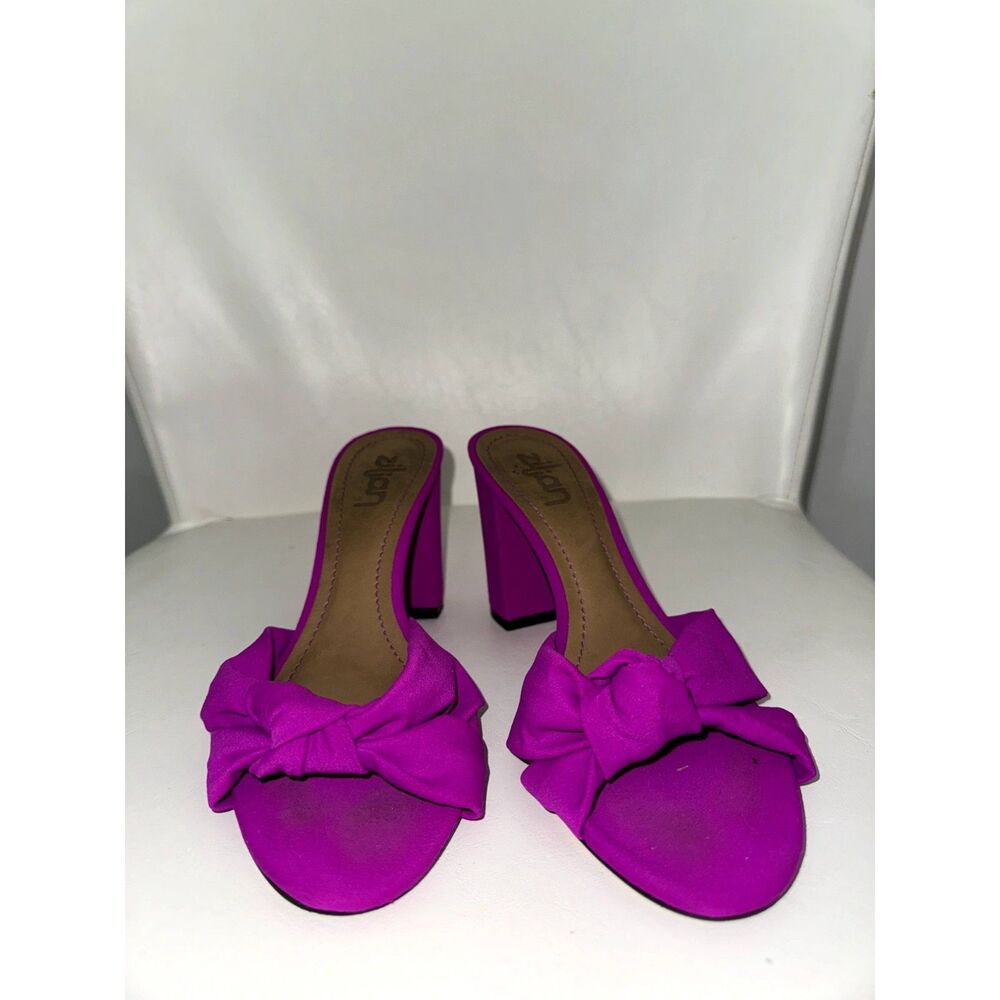 Magenta slippers